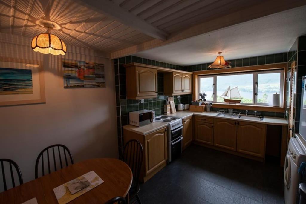 Spacious Three Bedroom Flat, Stunning Loch Views Apartment Fort William