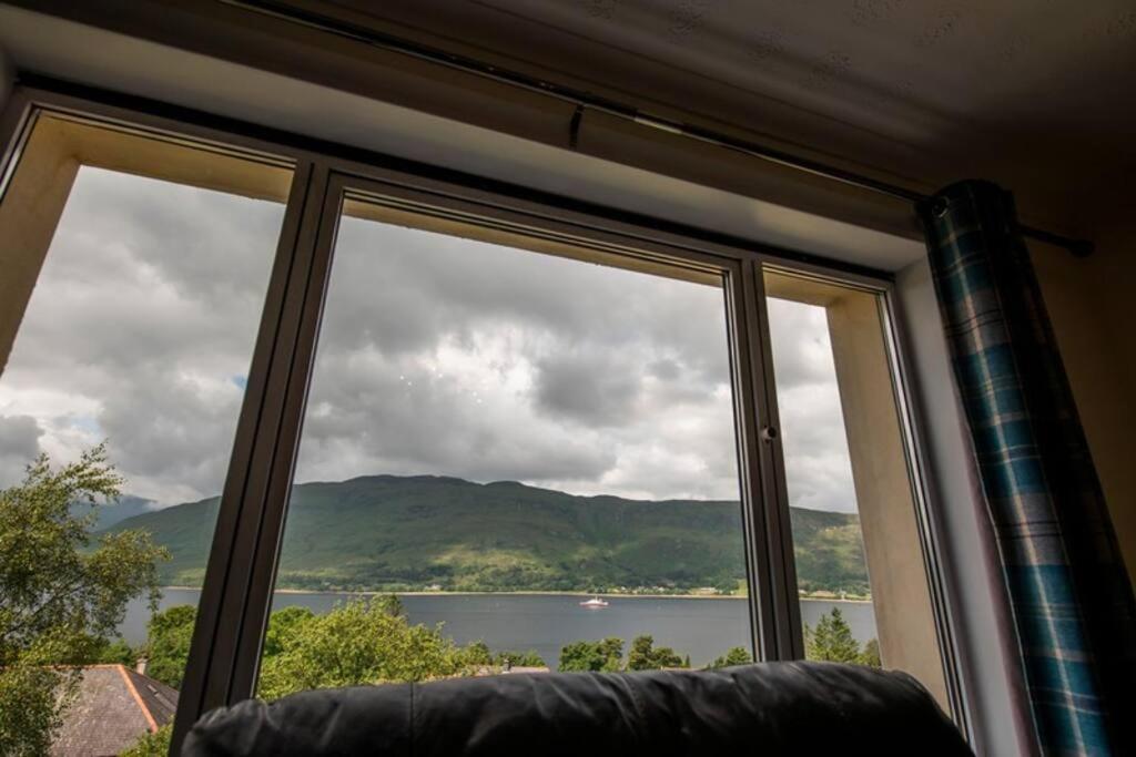 Spacious Three Bedroom Flat, Stunning Loch Views * Fort William
